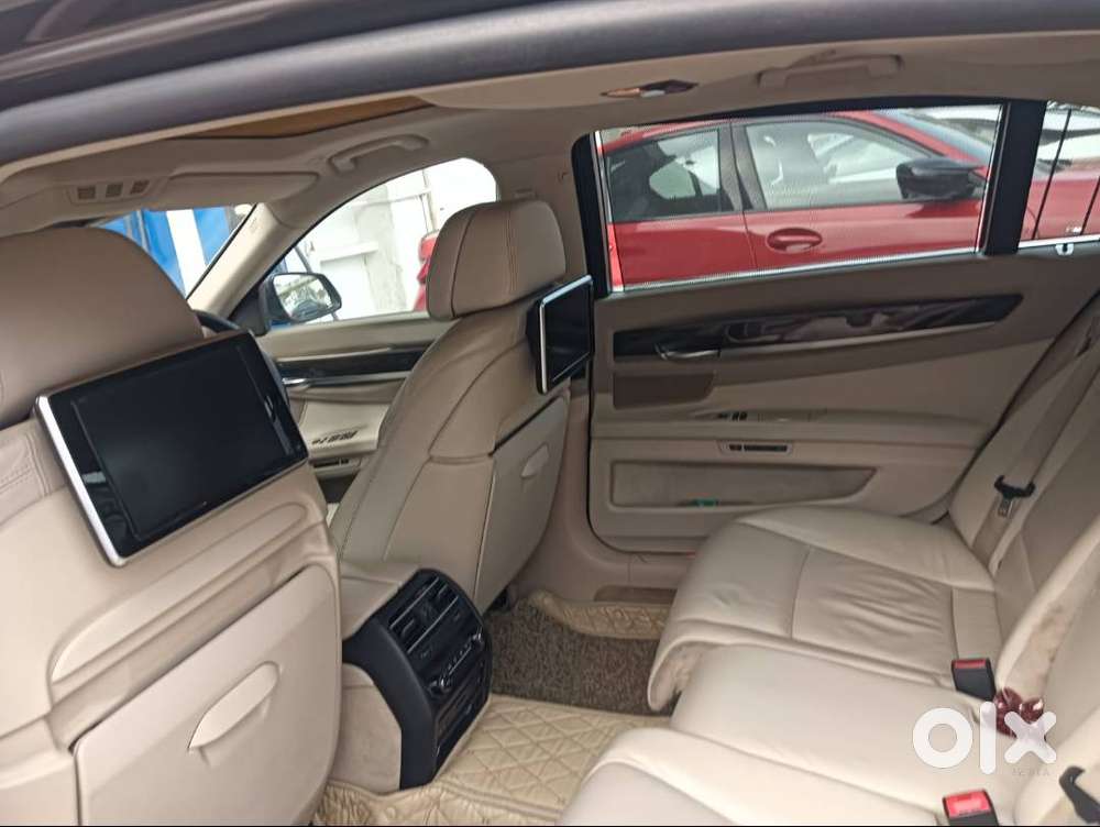 Bmw And Kia Carnival Combo Cars -well Maintained