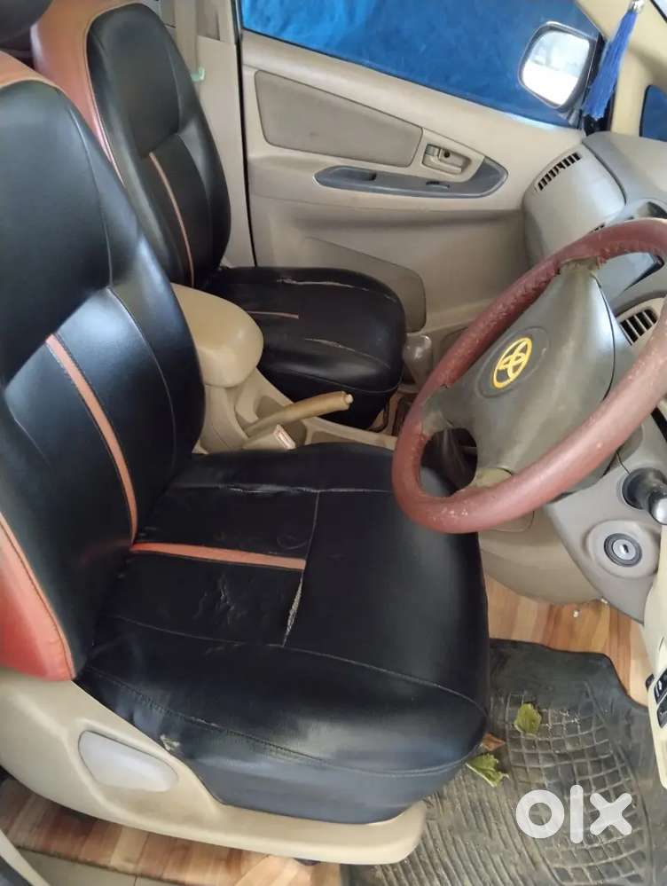 Toyota Innova 2005 Petrol Car