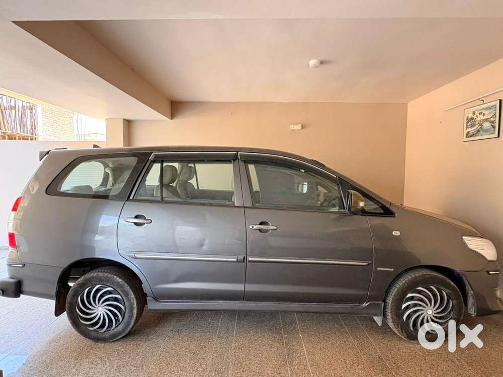 Toyota Innova 2012 Diesel Well Maintained