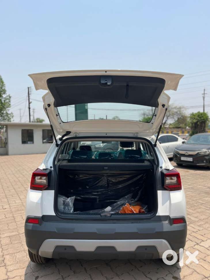 Skoda Kylaq Signature, 2025, Petrol
