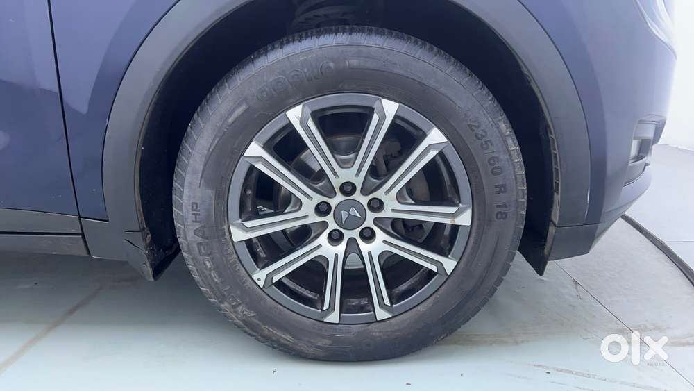 Mahindra Xuv700 2.0 Ax 7 Petrol At Str, 2022, Petrol