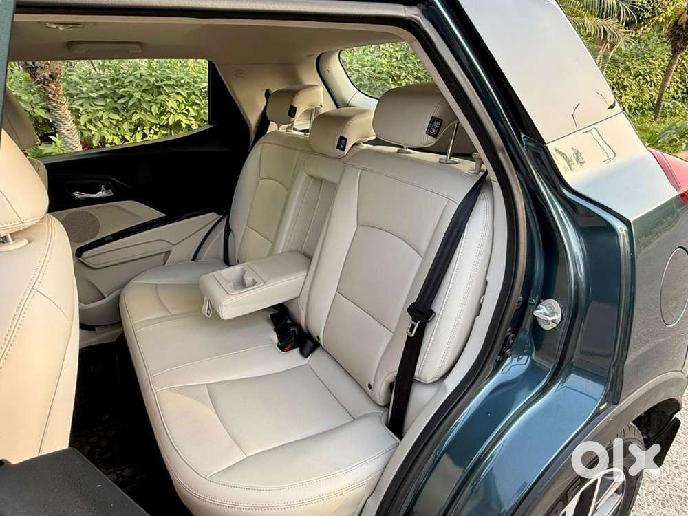 Mahindra Xuv300 1.2 W8 (o) Amt Petrol, 2022, Petrol