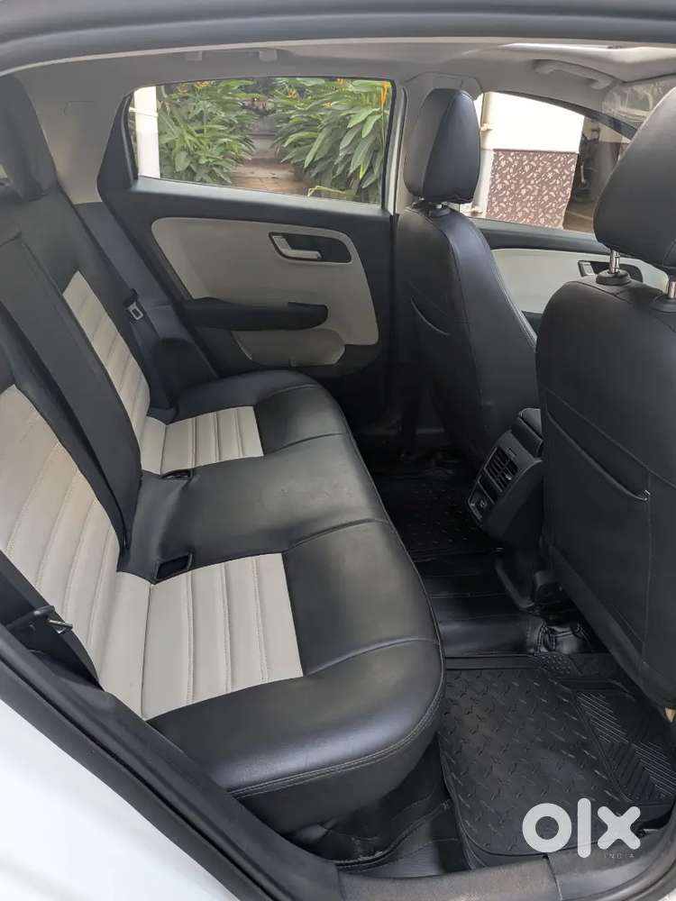 Tata Altroz 2023 Petrol Automatic 23500 Km Driven