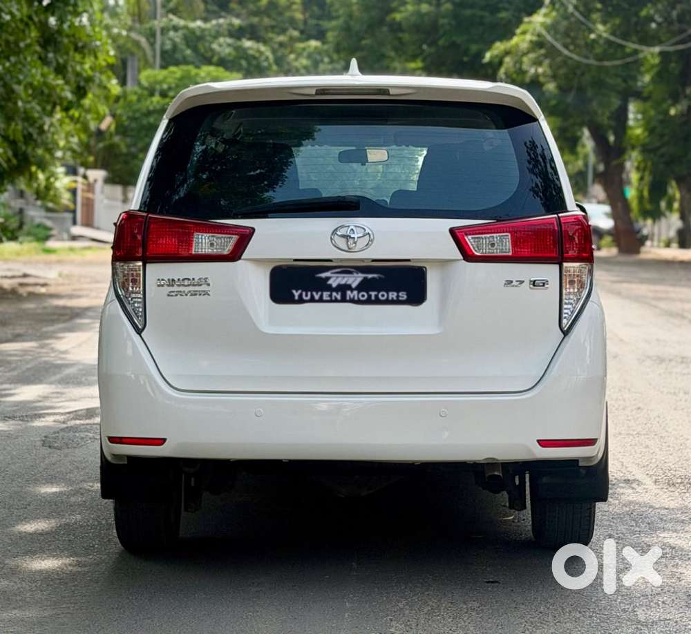 Toyota Innova Crysta 2.4 G Plus Mt 8 Str, 2017, Petrol