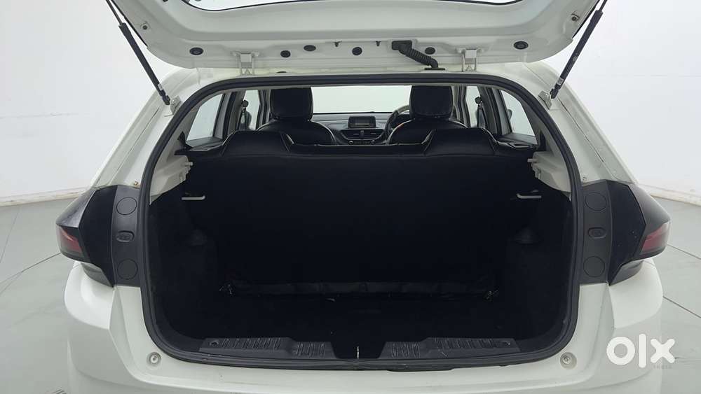 Tata Altroz 1.2 Xe, 2021, Petrol