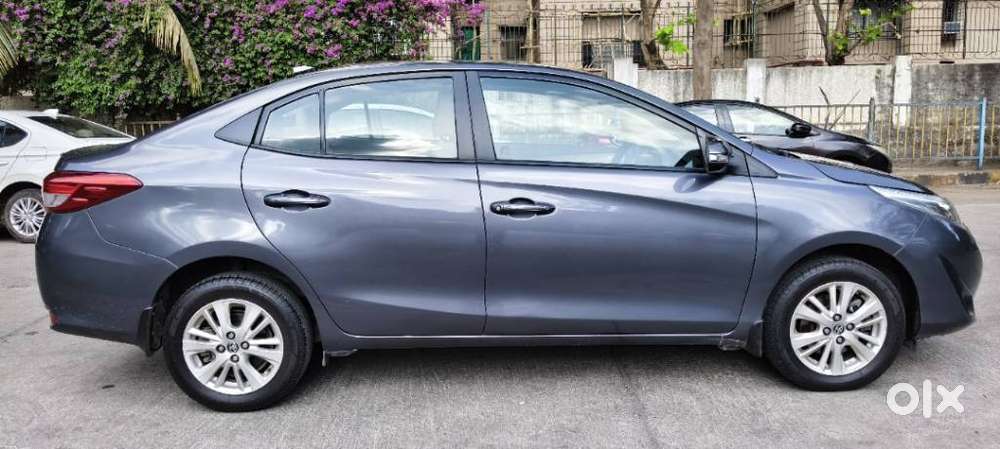 Toyota Yaris V Cvt, 2018, Petrol