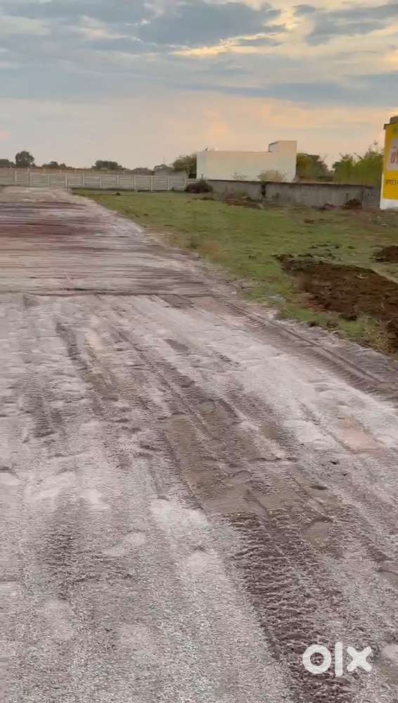Indraprastha ke piche damar road me diverted plot bechna hai
