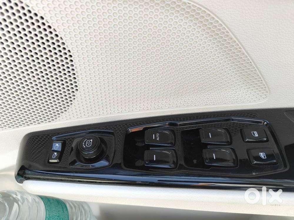 Mahindra Xuv 3xo Ax7l 1.2 Petrol At (pg), 2026, Petrol