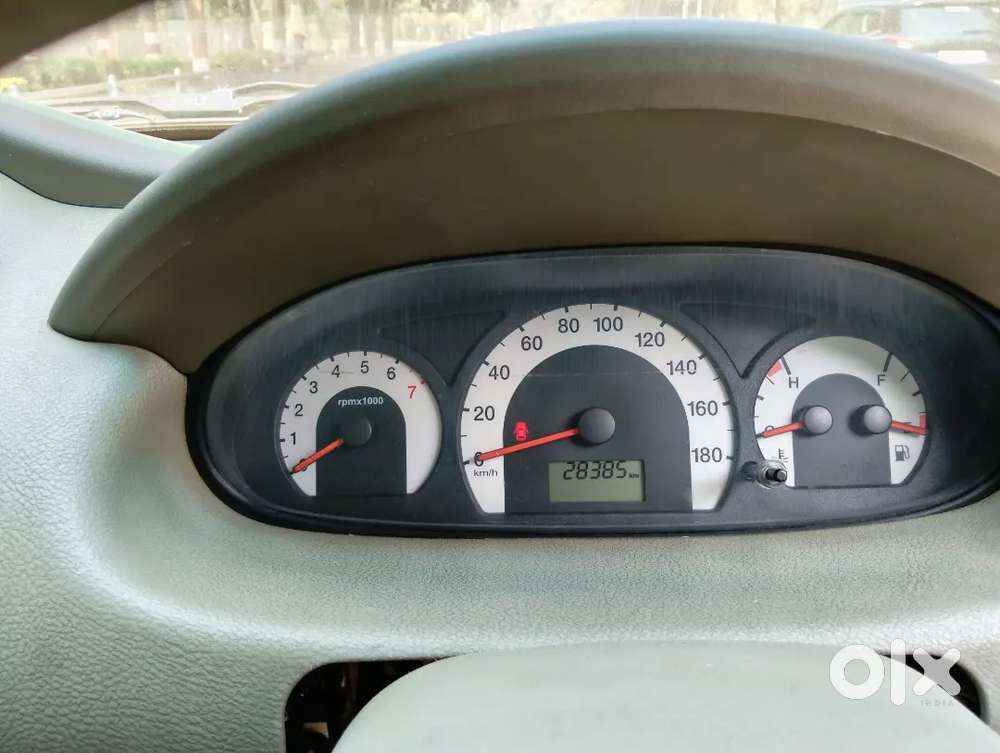 Mahindra Quanto C8 Top Model 2014