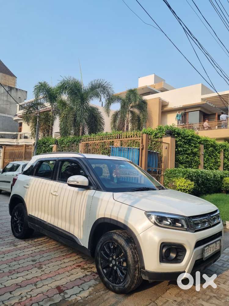 Maruti Suzuki Brezza 1.5 Zxi Smart Hybrid, 2022, Petrol