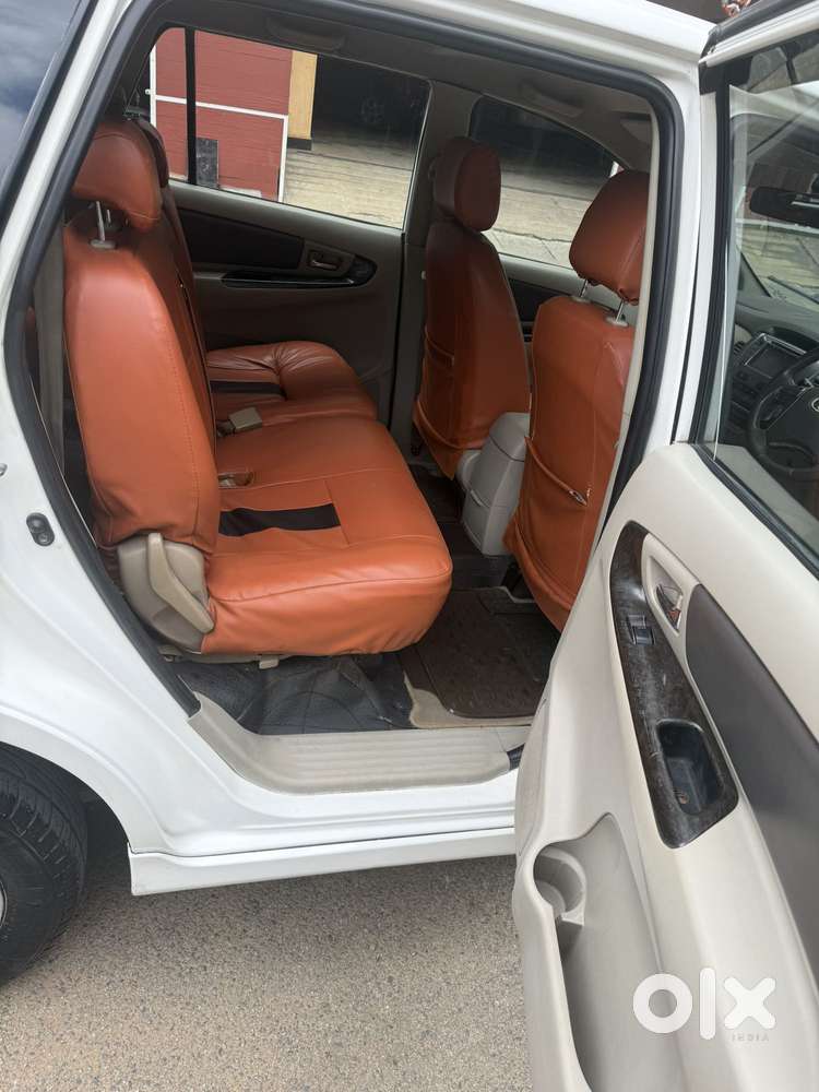 Toyota Innova 2.5 Zx Diesel 7 Seater Bsiii, 2014, Diesel
