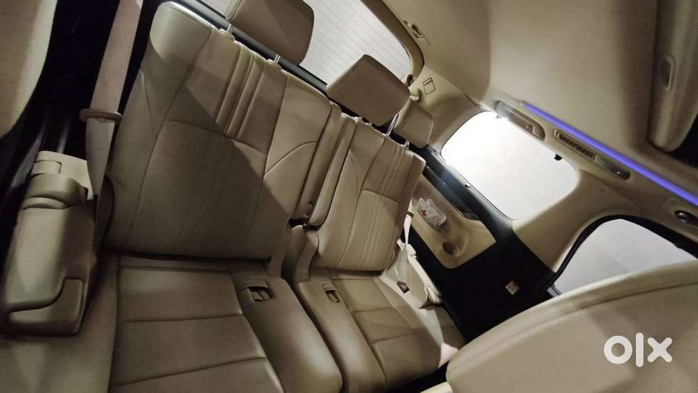 Toyota Vellfire 2.5 Executive Lounge, 2022, Petrol