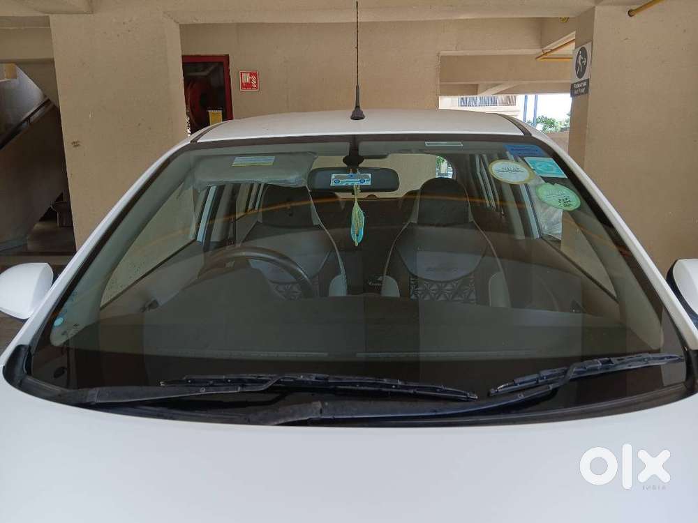 First-owner Hyundai Santro Sportz *(automatic)