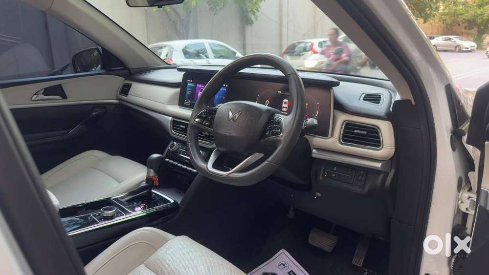 Mahindra Xuv700 2.2 Ax 7 Diesel At Luxury Pack Str, 2025, Diesel