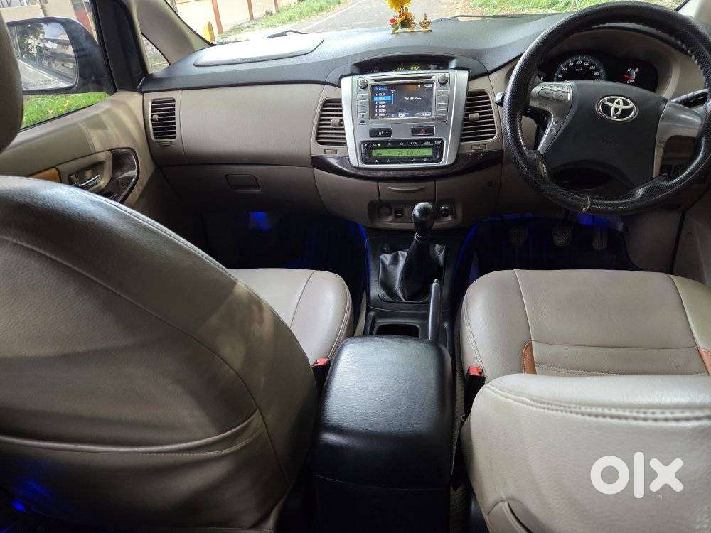 Toyota Innova 2.5 Vx 8 Seater Bs Iv, 2016, Diesel