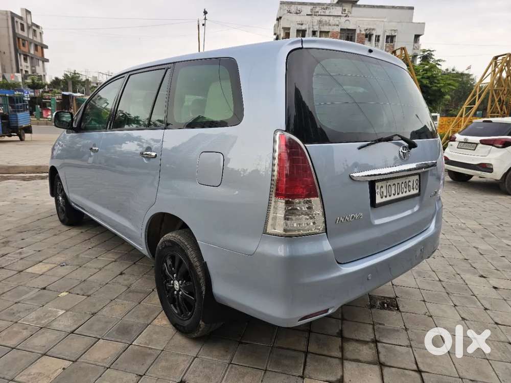 Toyota Innova 2.5 E 8 Str, 2011, Diesel