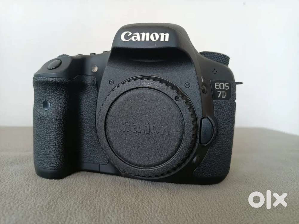 Canon 7D Mark 1 - Urgent Sale with Grip