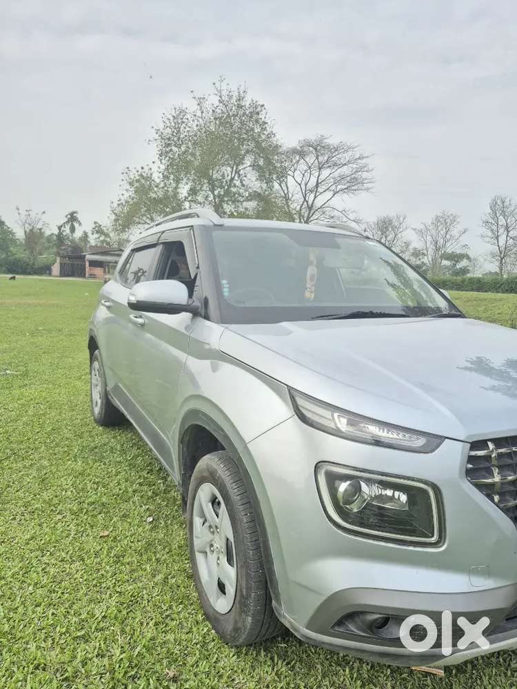 Hyundai Venue 2022 Petrol Well Maintained