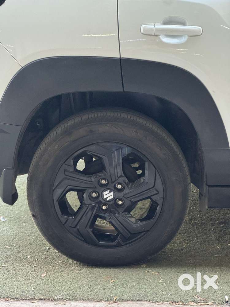 Maruti Suzuki Brezza 1.5 Zxi Cng Dual Tone, 2024, Cng & Hybrids