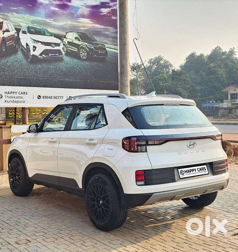 Hyundai Venue 1.2 S (o), 2022, Petrol