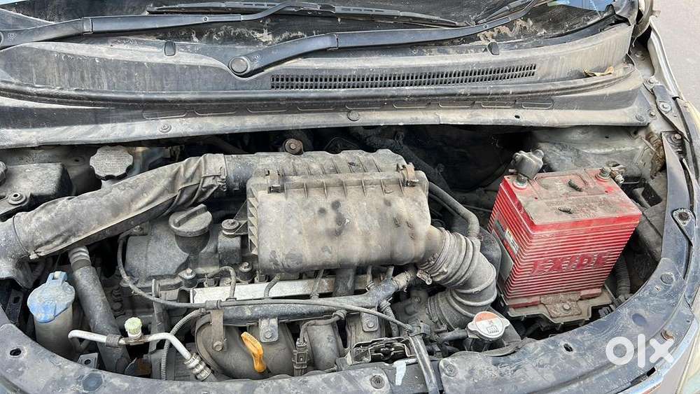 Hyundai I10 2010 Petrol Good Condition Front Ke Shishe Par Line Hain