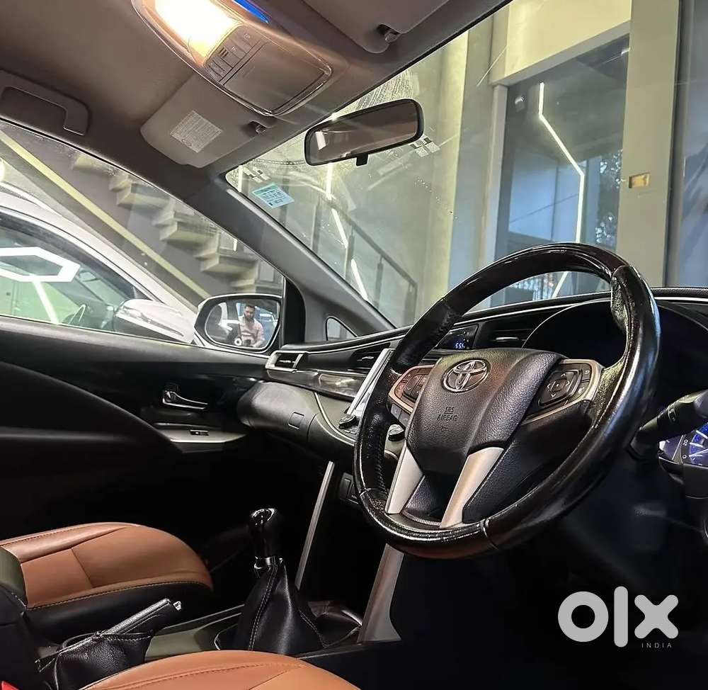 Toyota Innova Crysta 2.4 V 2016