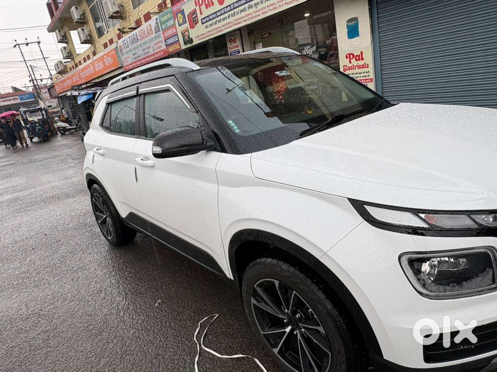 Hyundai Venue Petrol 2025