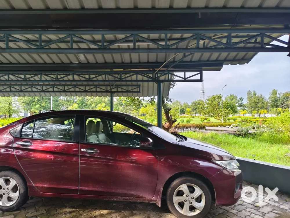 Honda City 1.5 V 2015 Top-end With Sunroof Model