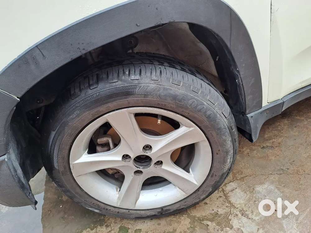 Mahindra Kuv 2016 Well Maintained Car