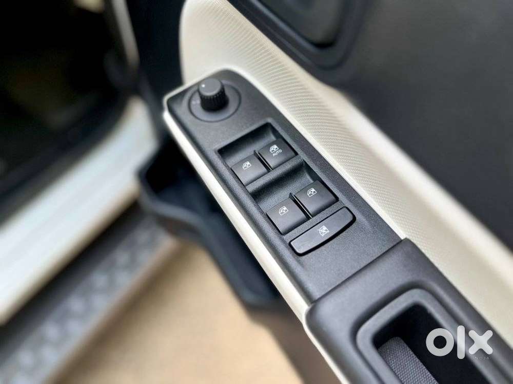 Mahindra Thar Roxx Mx3 Petrol At 2wd, 2025, Petrol