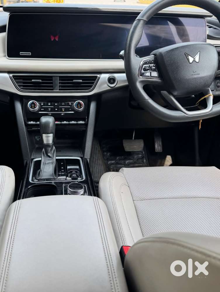 Mahindra Xuv700 2.2 Ax 7 Diesel At Luxury Pack Str, 2025, Diesel