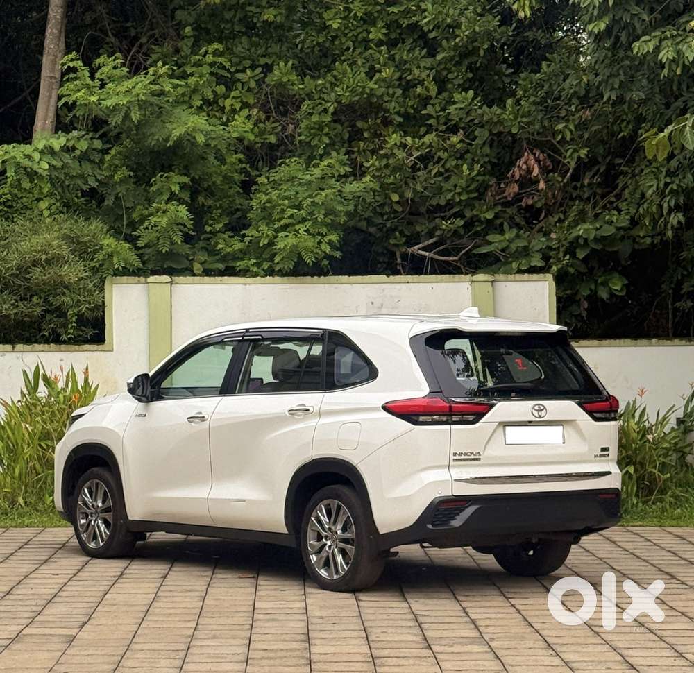 Toyota Innova Hycross 2.0 Zx (o) Hybrid 7 Str, 2023, Petrol