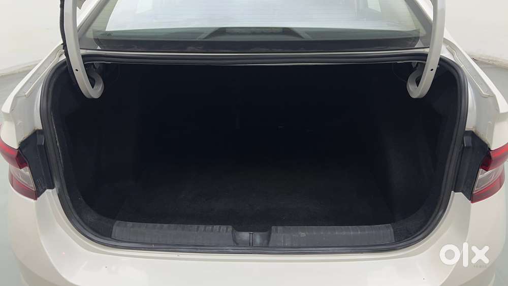 Skoda Slavia Style 1.0l Tsi At, 2022, Petrol