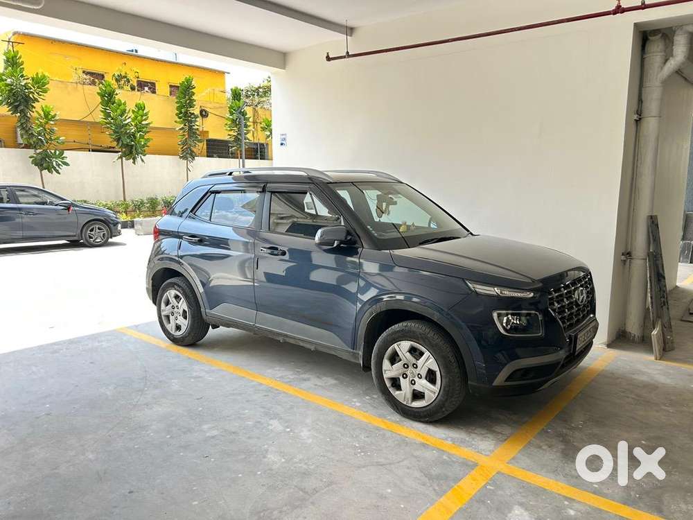 Hyundai Venue 2021/oct Petrol Well Maintained Show Room Condition