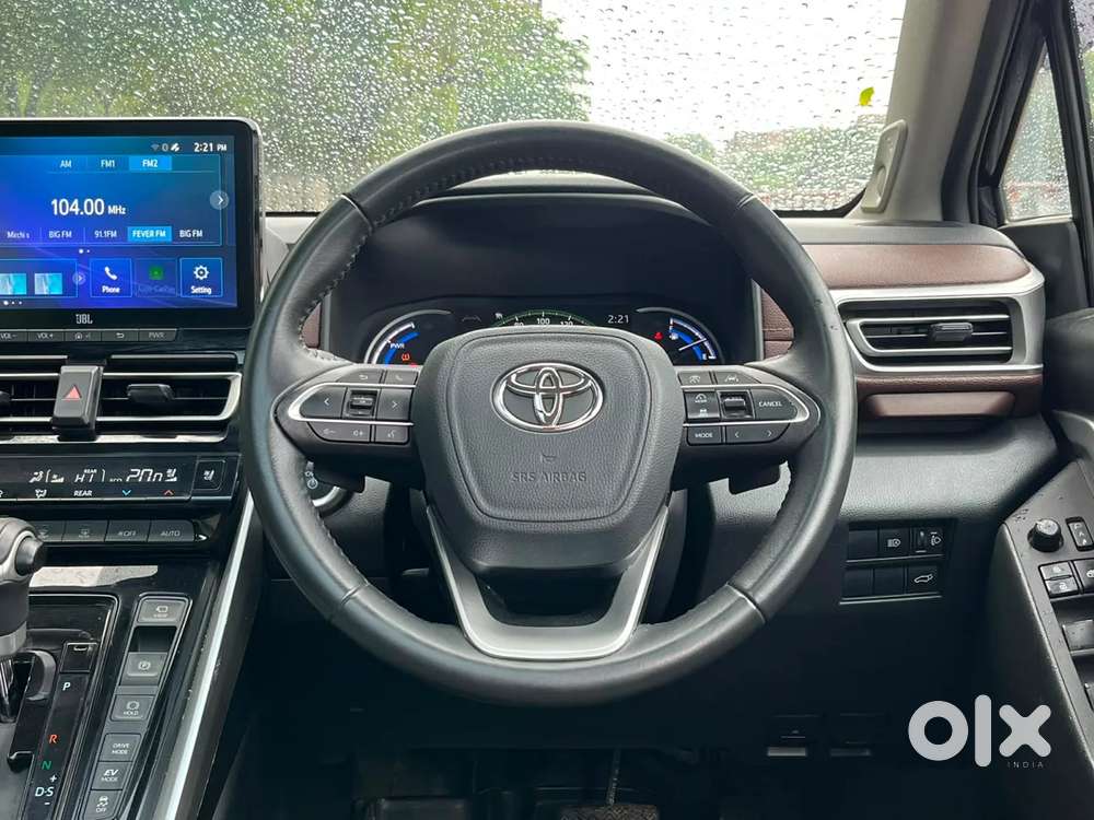 Toyota Innova Hycross 2.0 Zx (o) Hybrid 7 Str, 2025, Petrol