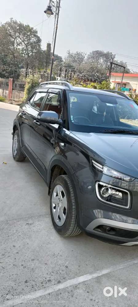 Hyundai Venue 2022 Petrol 11000 Km Driven