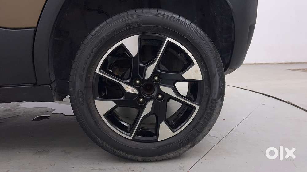 Tata Punch 1.2 Revotron Creative Amt Dual Tone, 2023, Petrol