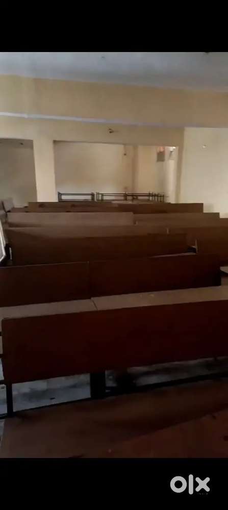 School and coaching centre use k liye Bench or table