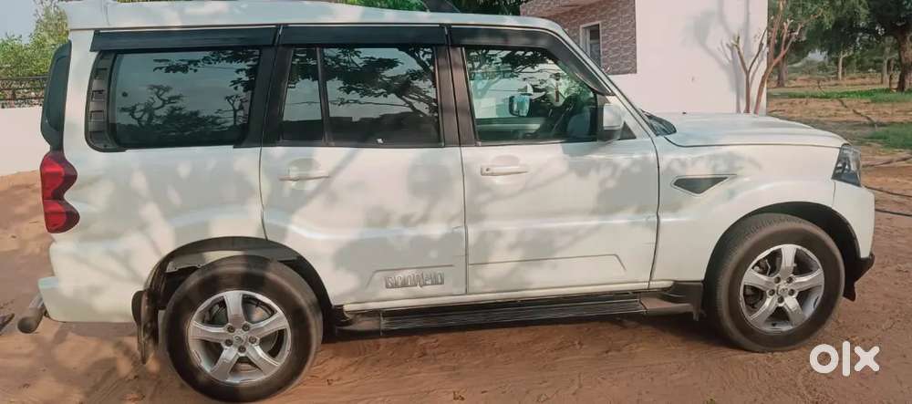 Mahindra Scorpio S11