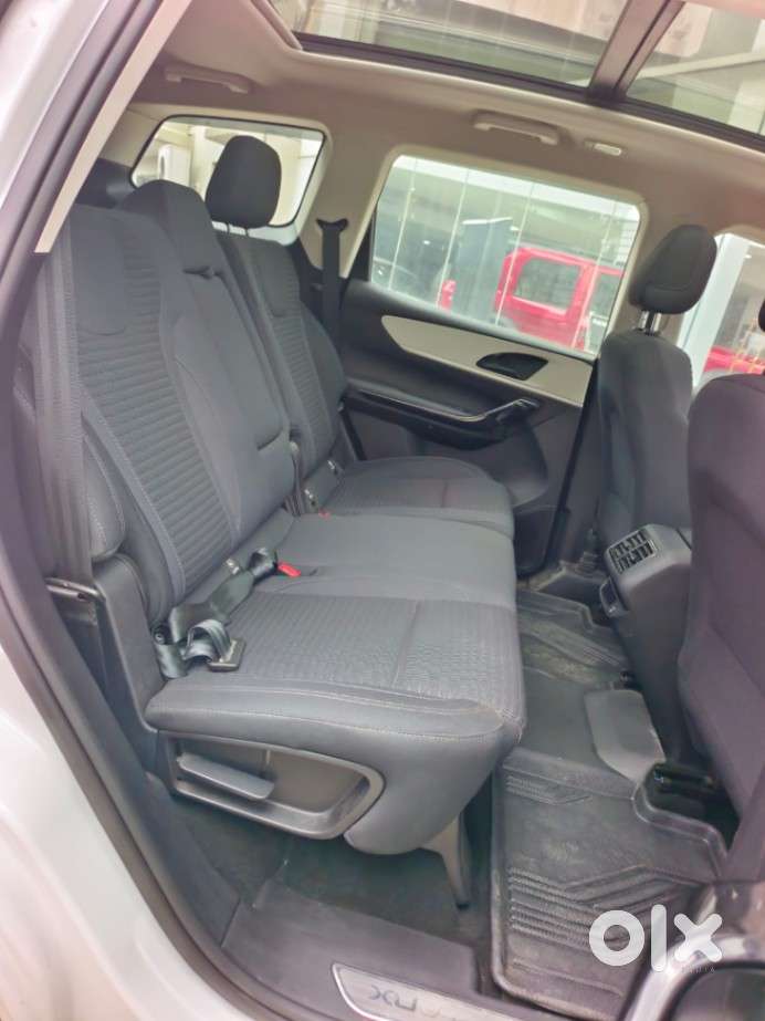 Mahindra Xuv700 2.0 Ax 5 Petrol Mt 7 Str, 2022, Petrol