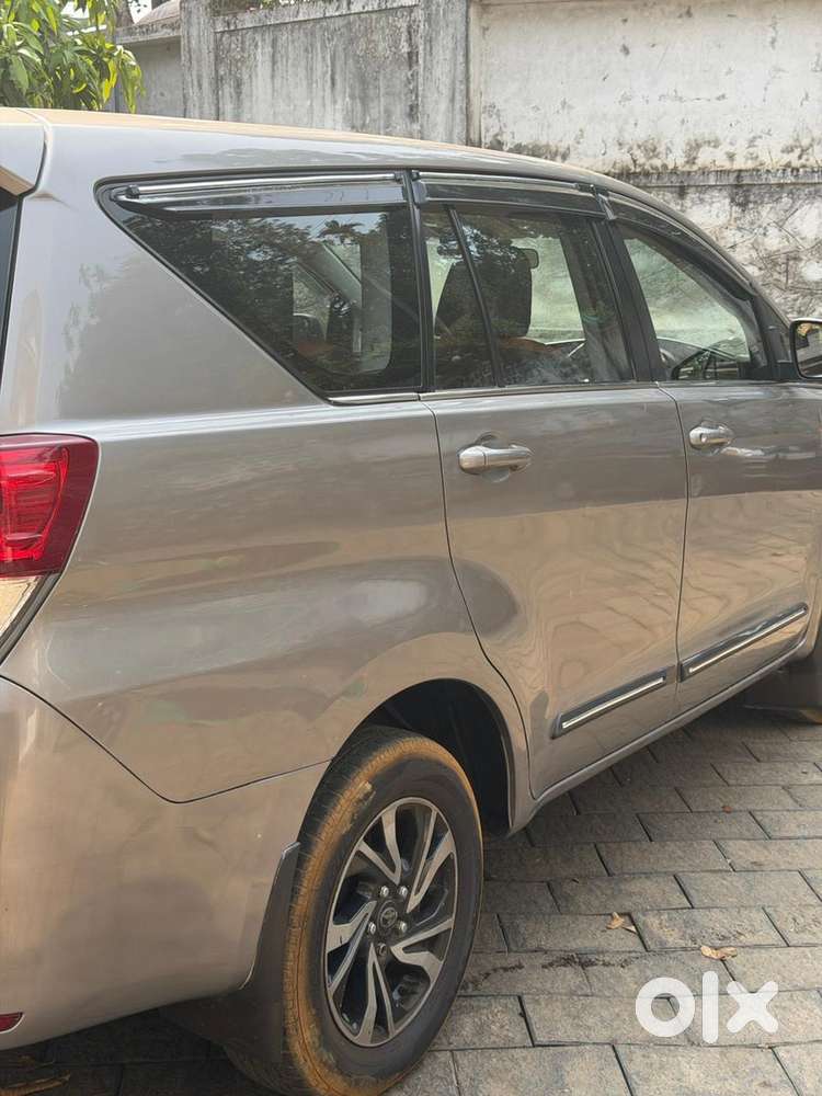 Toyota Innova Crysta Diesel 2017 2.8g Automatic