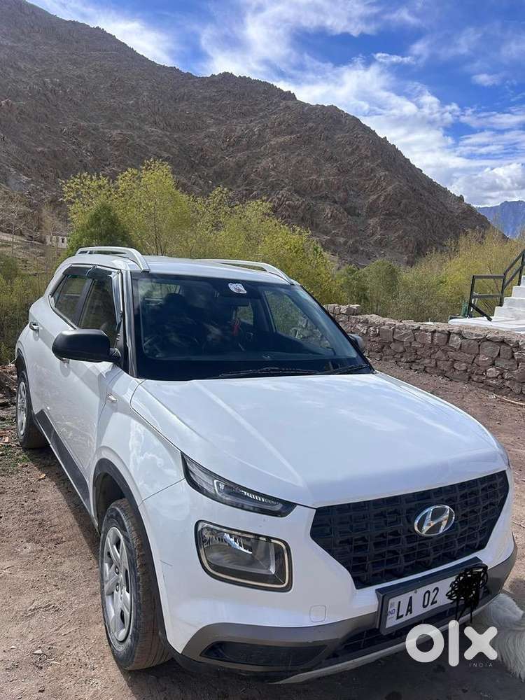 Hyundai Venue 2020 Petrol Well Maintained