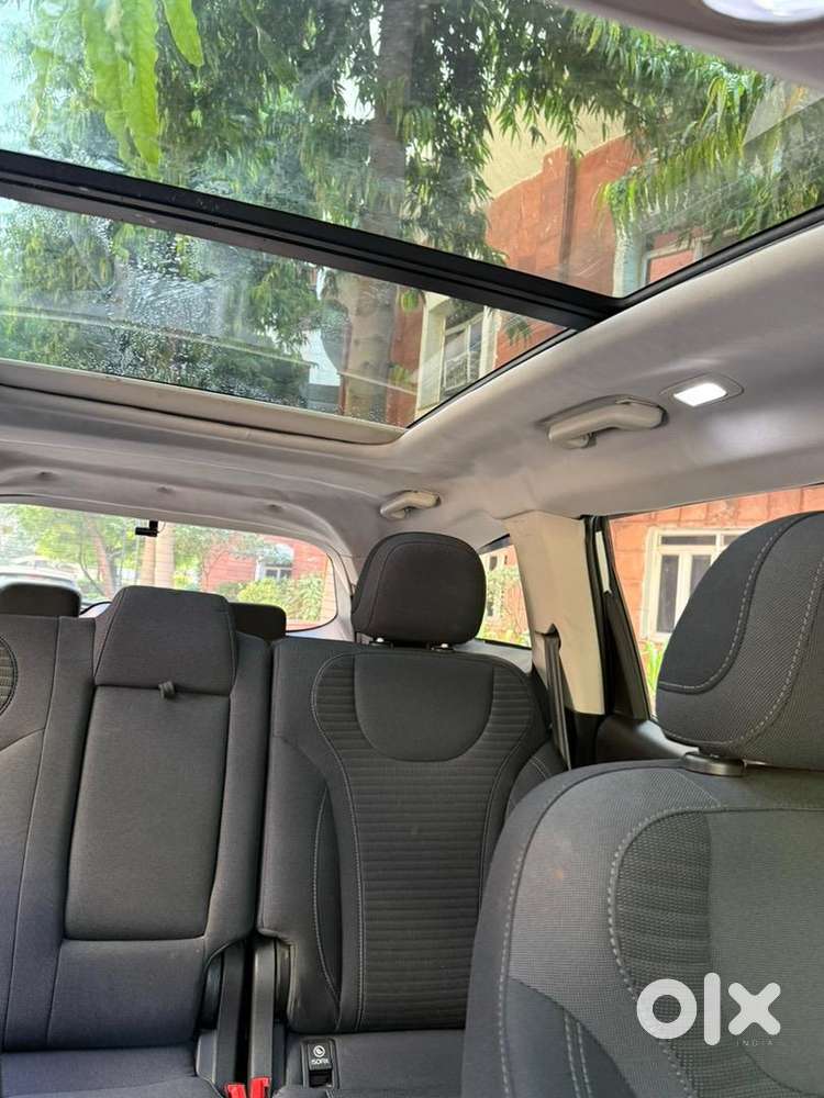 Mahindra Xuv700 Petrol Well Maintained