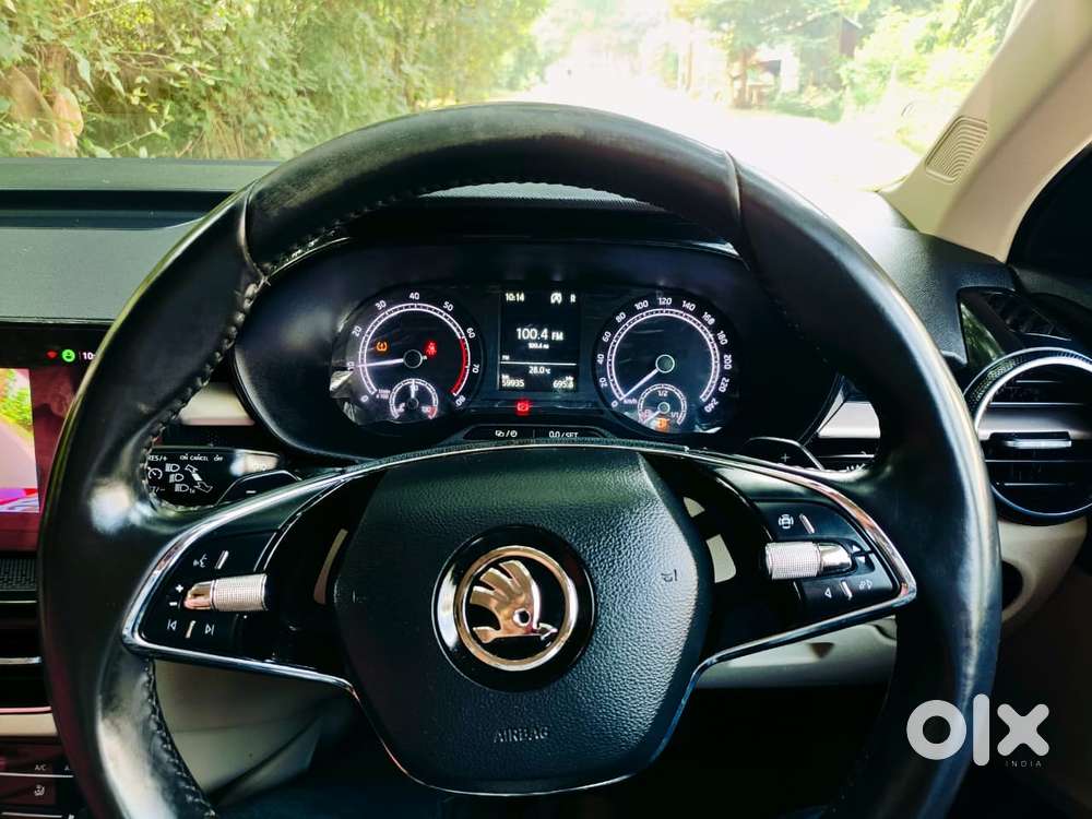 Skoda Slavia Ambition 1.0l Tsi At, 2022, Petrol