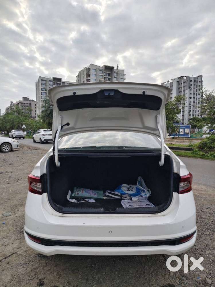 Skoda Slavia Ambition 1.0l Tsi At, 2023, Petrol