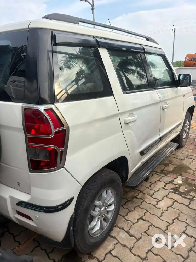 Mahindra Tuv 300 2017