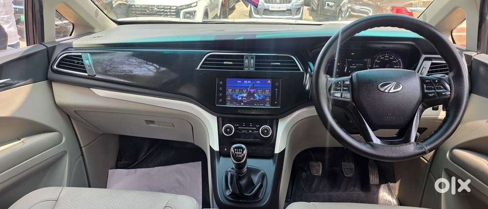 Mahindra Marazzo M8, 2018, Diesel