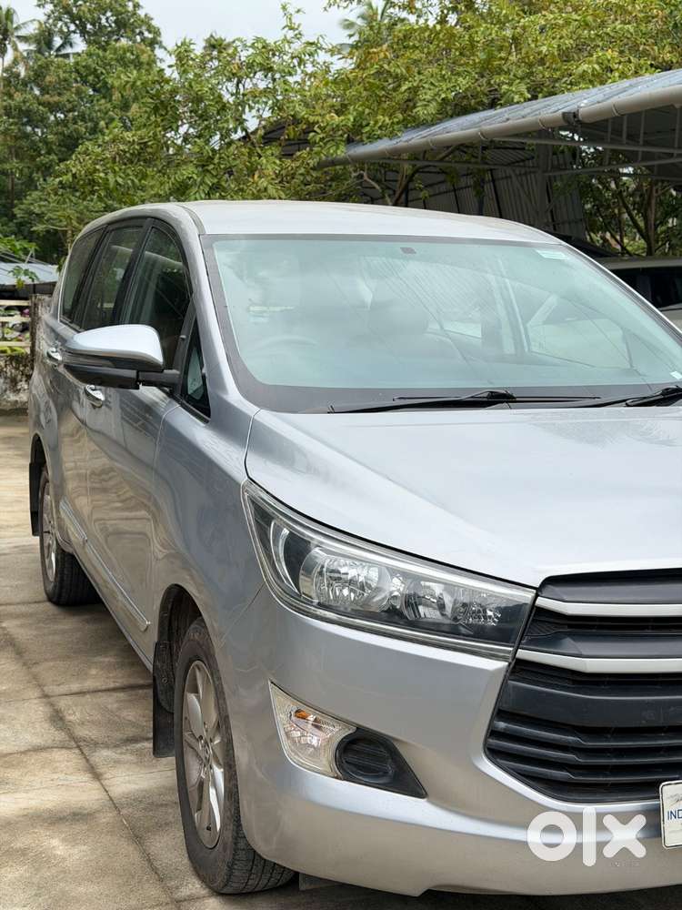 Toyota Crysta 2.8 G Automatic