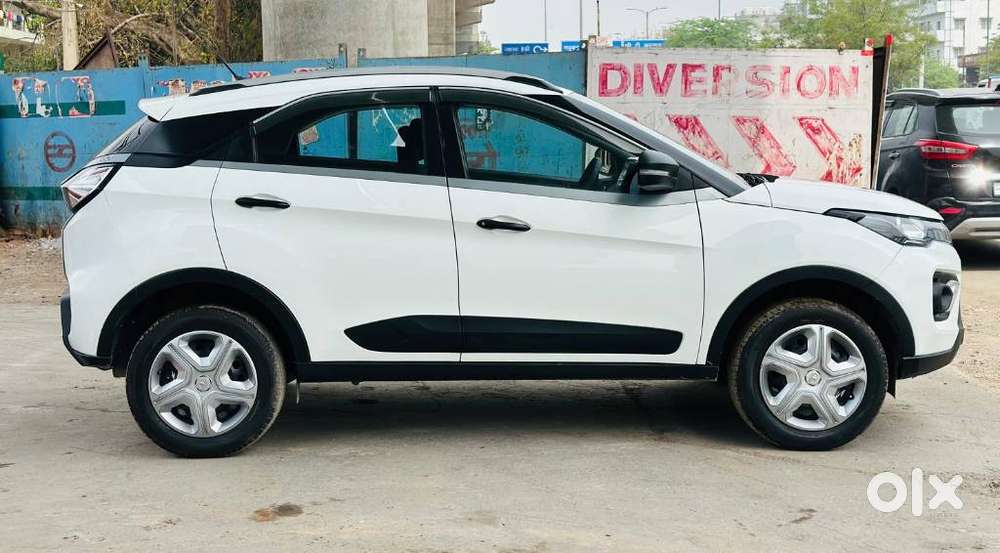 Tata Nexon 1.2 Revotron Xma Amt (s), 2022, Petrol