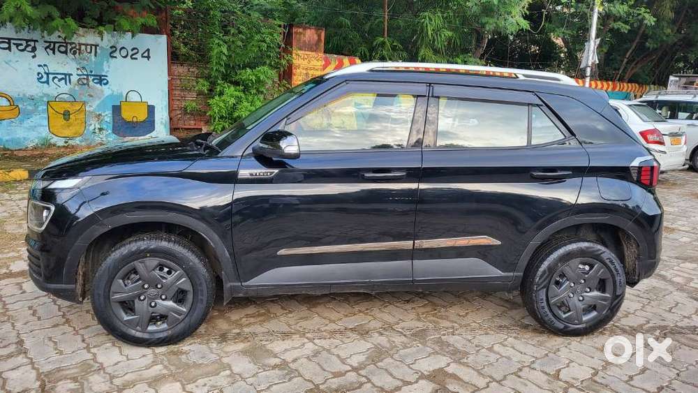 Hyundai Venue 1.2 S (o), 2024, Petrol